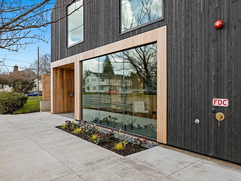 1825 N Rosa Parks Way — Photo 14
