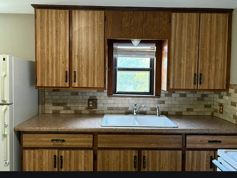 557 Prospect St — Photo 3