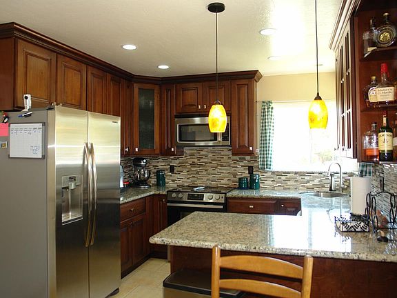 3rd image of 527/529 Hazel Dell Way
