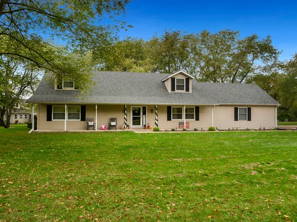 203 Tamarack Dr, Dixon, IL 61021