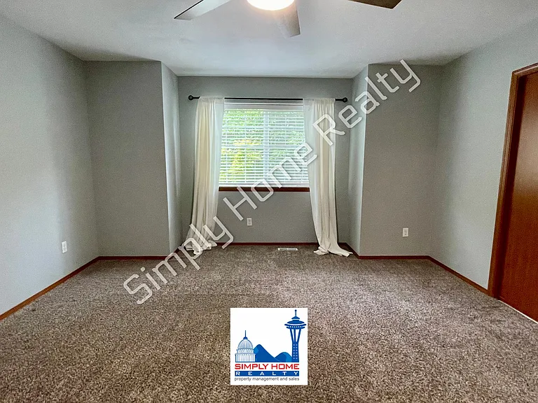 4520 Freemont St NE — Photo 16