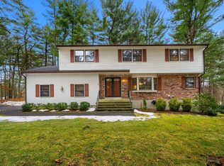 2 Garfield Ln W, Andover, MA 01810