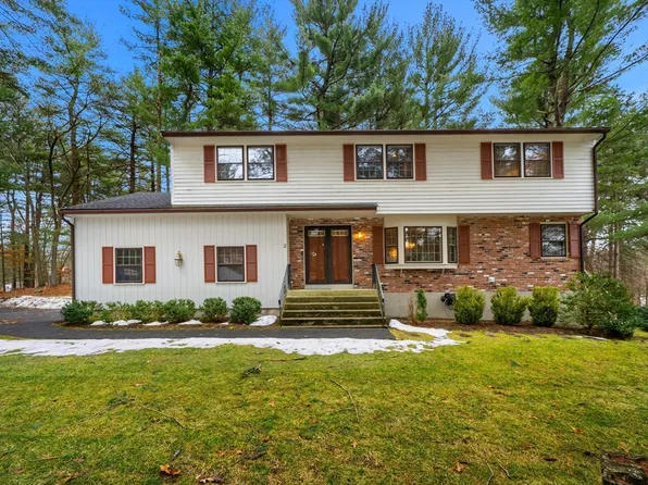 2 Garfield Ln W, Andover, MA 01810