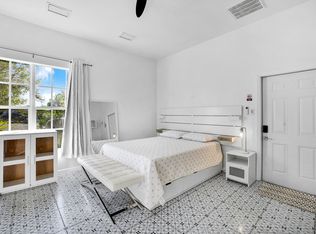 171 5th St #1, Naples, FL 34113