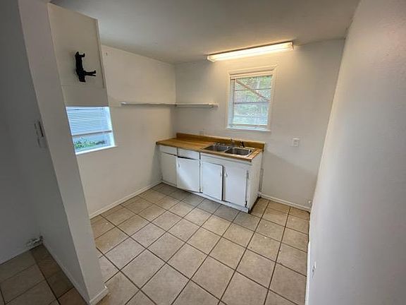 4th image of 702 N 65th Ave #A