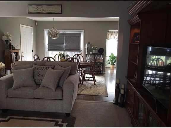 5th image of 241 Foxfire Dr