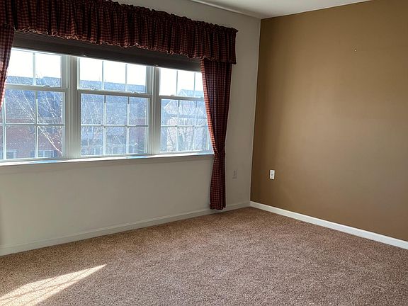 3rd image of 89 Effie Ln