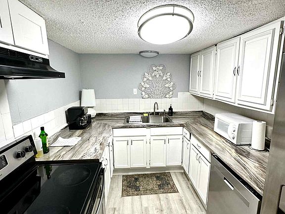 4th image of 1511 N Summit Ave #4