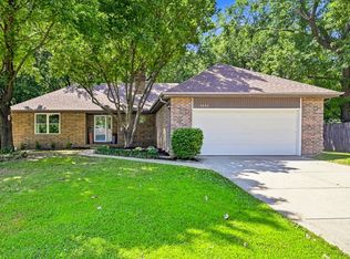 2035 S Glenn Avenue, Springfield, MO 65807