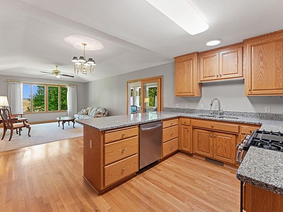5th image of 5421 Ojibway Ave N
