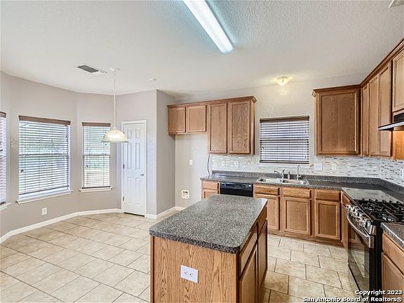 3rd image of 1006 CAPRESE LN