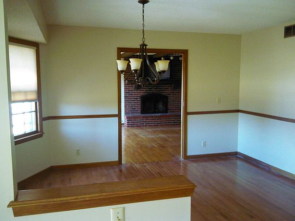 2nd image of 3001 W River Park Dr