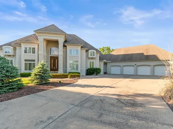 1601 NW Arrowhead Trl, Blue Springs, MO 64015