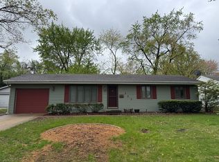 323 Rowe Dr, Bloomington, IL 61701