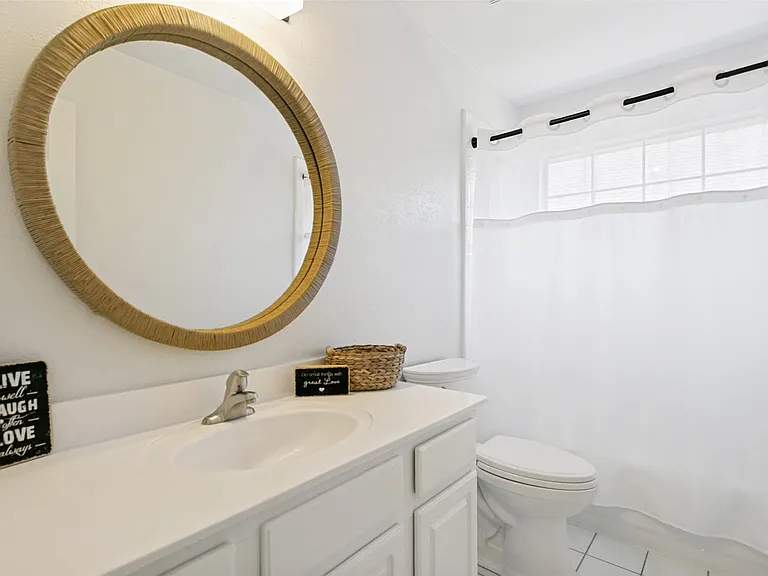 1 of 2 upstairs full bathrooms