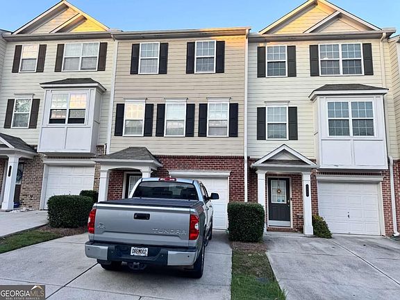 3rd image of 6837 Blackstone Pl