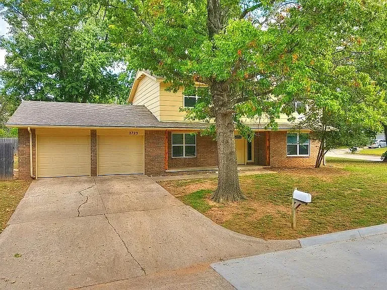 5 bed, 2.5 bath, 2150 sqft, $3,500 — Photo 3