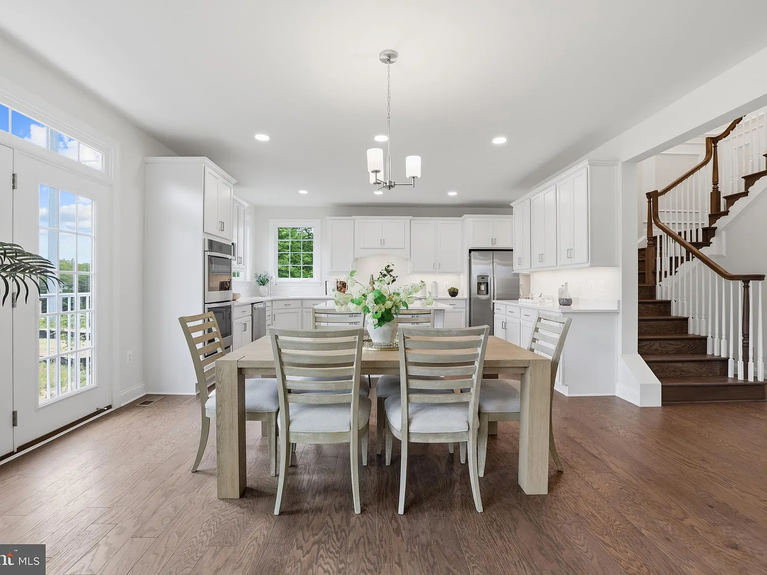 4 bed, 4.5 bath, 3661 sqft, $5,500 — Photo 4