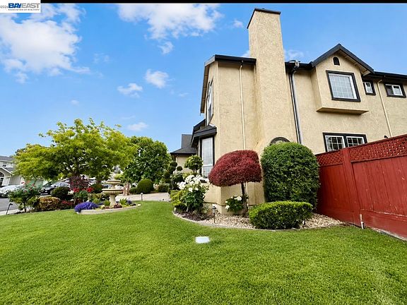 5th image of 1284 Riesling Cir
