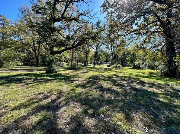 302 E Magnolia St, White Oak, TX 75693