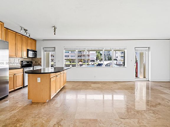 5th image of 2881 NE 32nd St APT 111