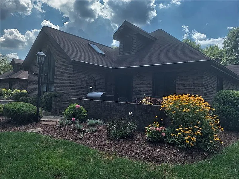 10061 Mansion Dr photo 1