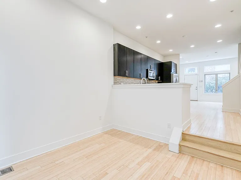 919 N 5th St #13 — Photo 10