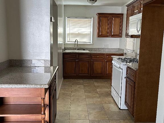 2nd image of 14022 Burbank Blvd #22