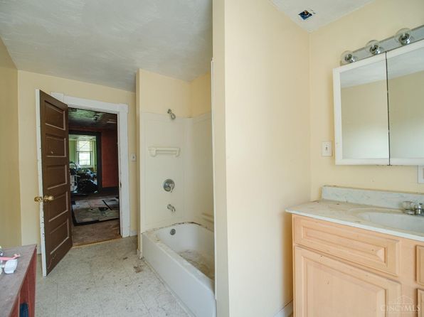 cincinnati-ohio-439767867 picture