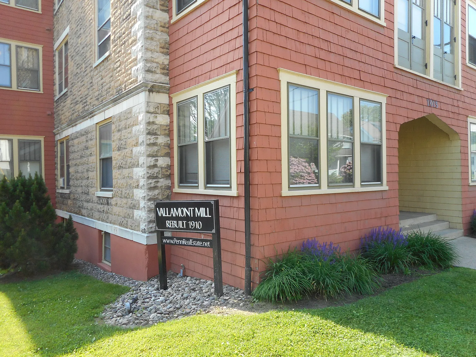 3 bed, 1.0 bath — Photo 2