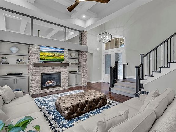 5th image of 10315 N Revere Ave