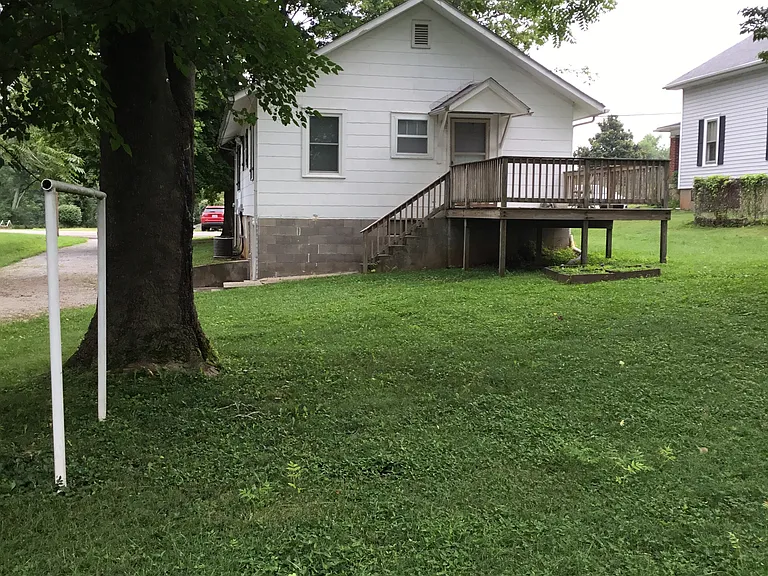 410 E Main St — Photo 2