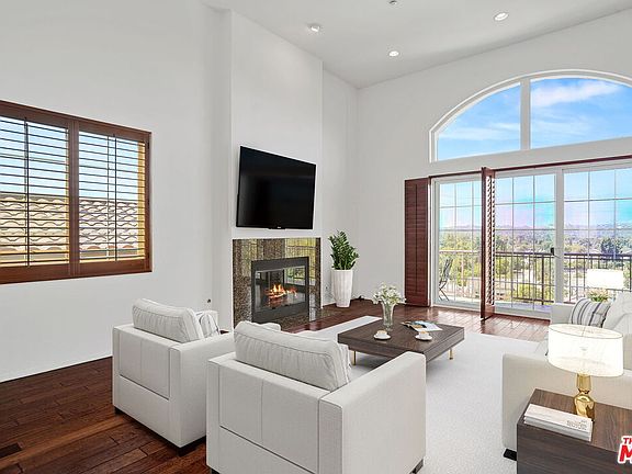 3rd image of 5715 Como Cir
