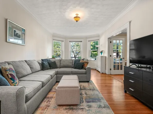 166 Fuller St #2, Brookline, MA 02446