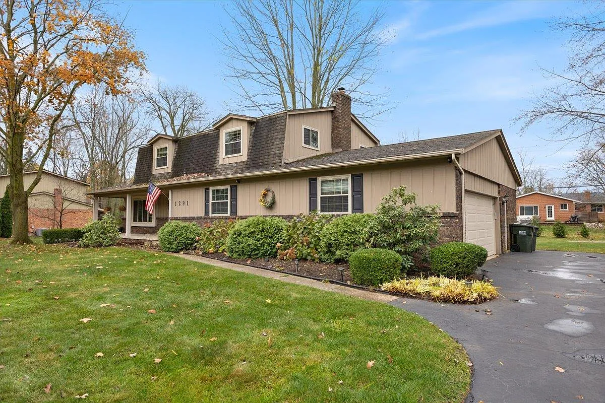 4 bed, 2.5 bath, 2316 sqft, $3,200 — Photo 4