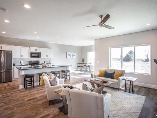 1831 Titan Pl, Hickman, NE 68372