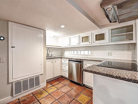 3rd image of 1529 Marshall St #B