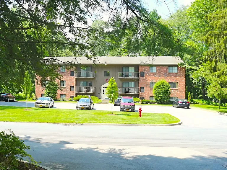 Crescent Village — Photo 20