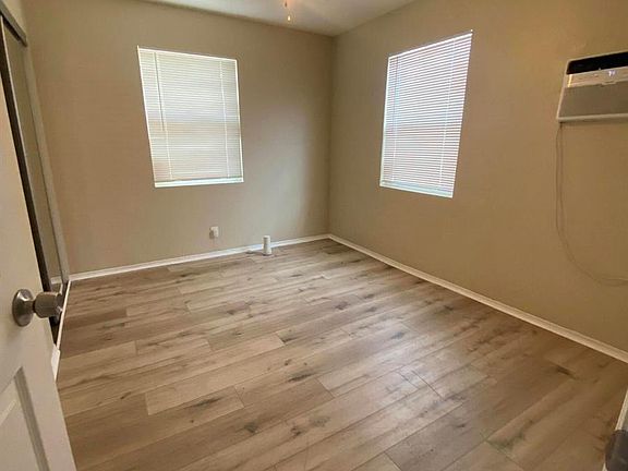 5th image of 115 NE 2nd St #2