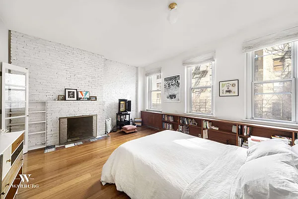 Sold by Warburg | media 14