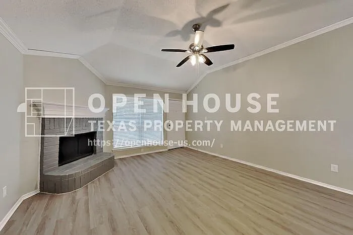 1715 Bertram Dr — Photo 3