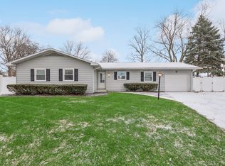 69 Oakwood Dr, Pontiac, IL 61764