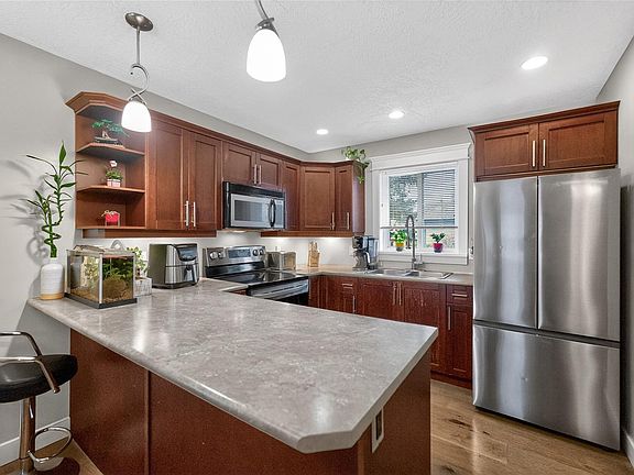 2nd image of 1031 Lomas Rd #5