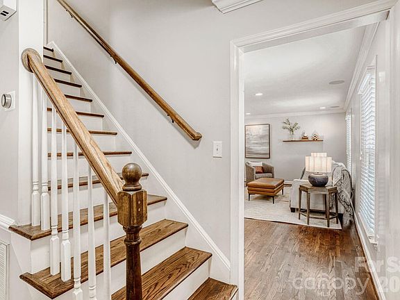 2nd image of 2712 Creekbed Ln