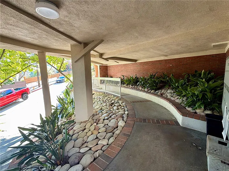 2266 Cazador Dr — Photo 2
