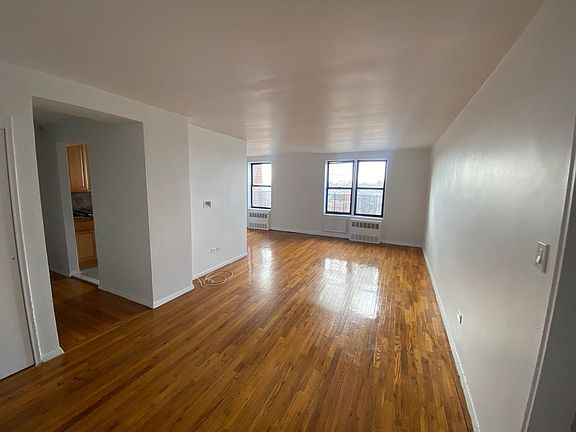 4th image of 3255 Randall Ave APT 5