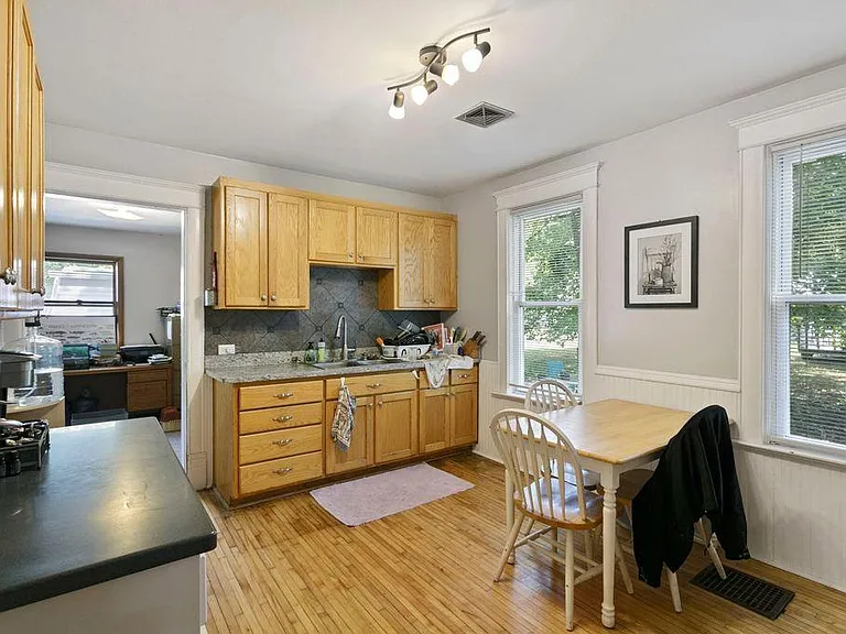 271 Nelson Blvd — Photo 4