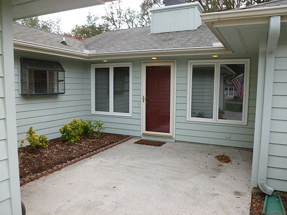 5th image of 684 Fairway Dr E