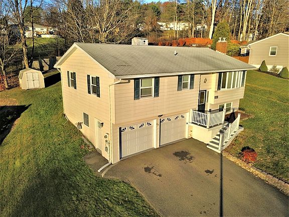 4th image of 824 Madeline Dr