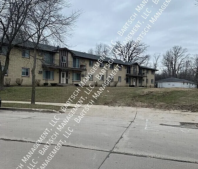 4325 N 104th St #6 — Photo 1